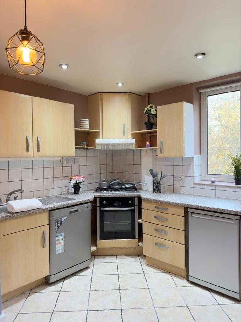 Beautiful Family Apartment Londres Extérieur photo